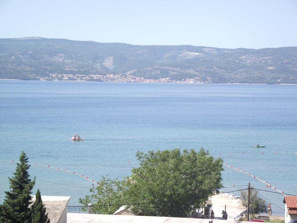 Apartments Ticinovic Omiš Zimmer foto