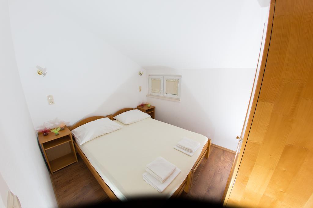 Apartments Ticinovic Omiš Zimmer foto